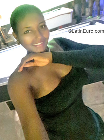 Date this hot Dominican Republic girl Kirsy from Santo Domingo DO29901