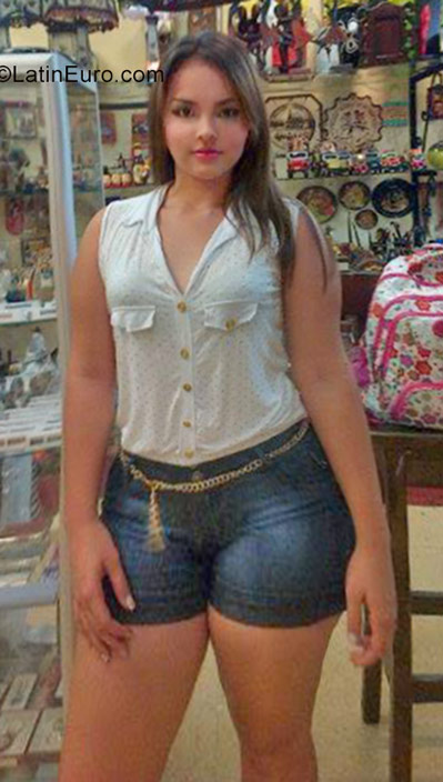 Date this nice looking Colombia girl Angela paola from Cali CO22127