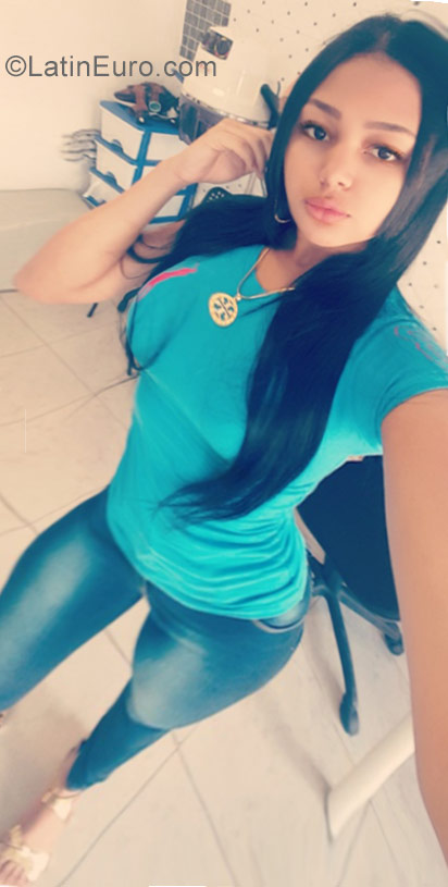 Date this exotic Dominican Republic girl Andrea from Santo Domingo DO29936