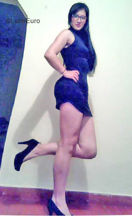 Date this voluptuous Colombia girl Xiomara from Bogota CO22142