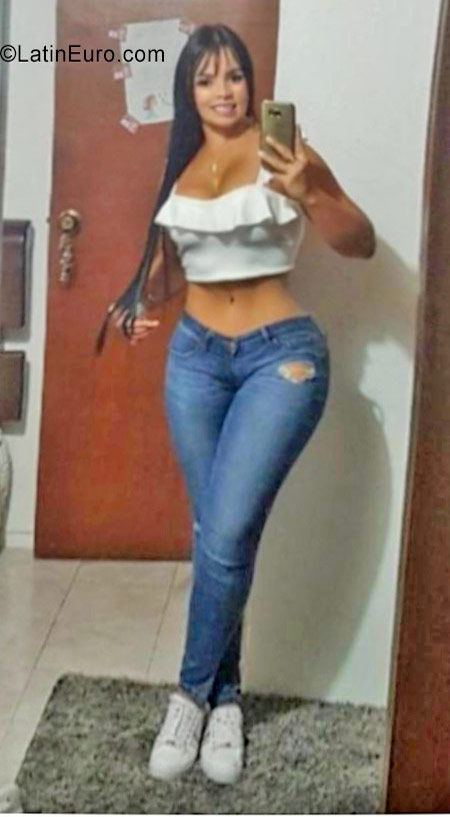 Date this stunning Colombia girl Juno from Bogota CO22146
