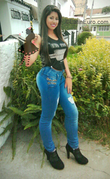 Date this young Colombia girl Maran Ramrez from Bogota CO22147