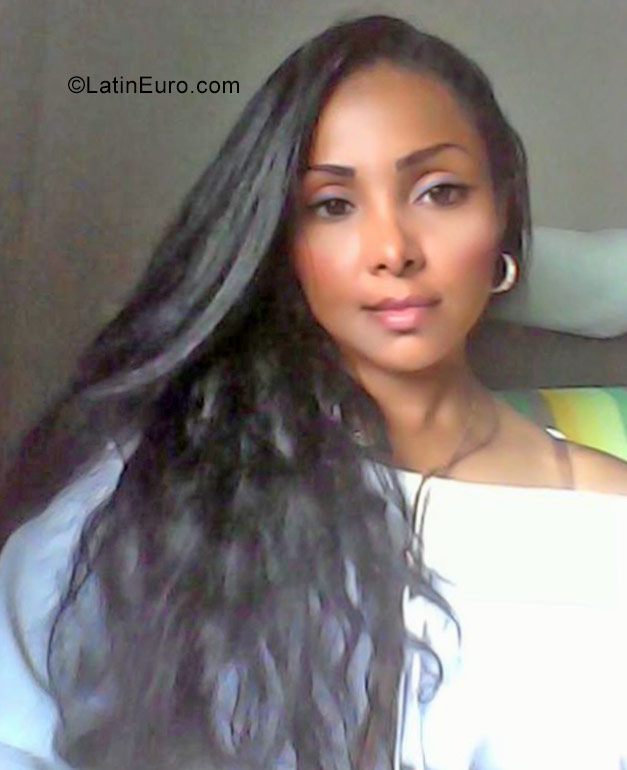 Date this delightful Colombia girl Lyda from Bogota CO22160