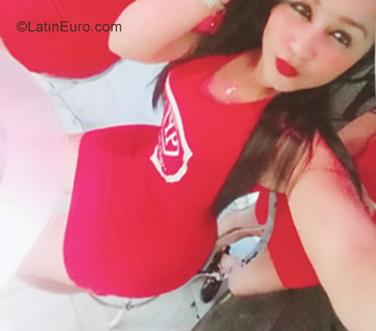 Date this hot Dominican Republic girl Yulissa from Santiago DO30001