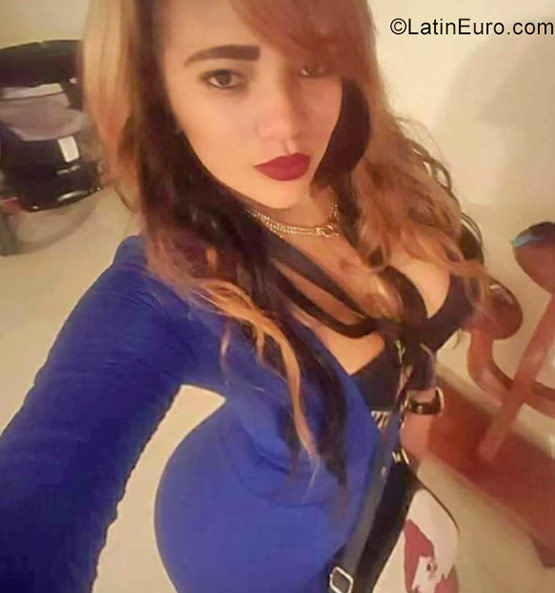 Date this sultry Dominican Republic girl Emilsiy from Santo Domingo DO30024