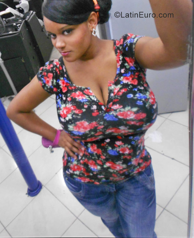 Date this hard body Dominican Republic girl Katherine from Santo Domingo DO30040