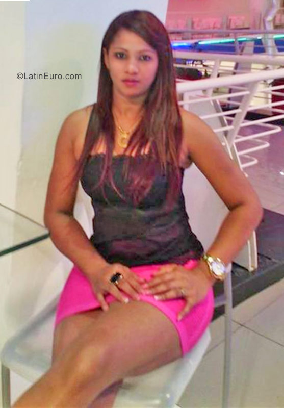 Date this charming Dominican Republic girl Lisete from Santo Domingo DO30054