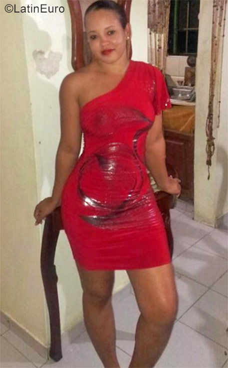 Date this stunning Dominican Republic girl Lara from Santo Domingo DO30075