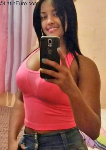 Date this hard body Dominican Republic girl Yaneri from Santiago De Los Caballeros DO30112