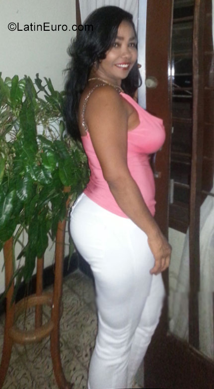 Date this nice looking Colombia girl Maria from Cartagena CO22244