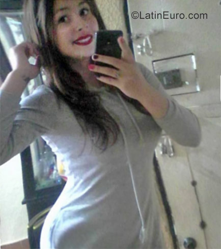 Date this sultry Colombia girl Brigeth from Bogota CO22258