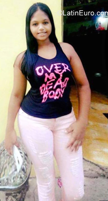Date this attractive Dominican Republic girl Ana from Santiago DO30222