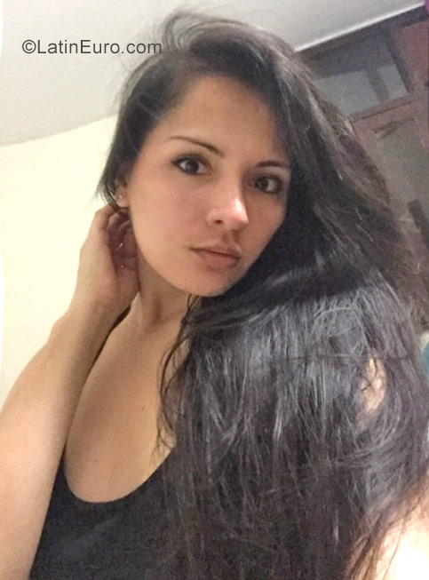 Date this nice looking Peru girl Yessenia from Lima PE1474