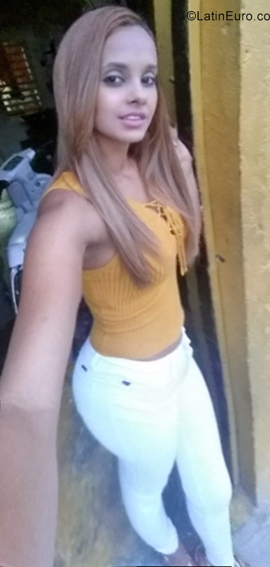 Date this good-looking Dominican Republic girl Mari from Santiago DO30252
