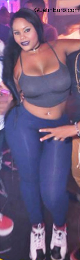 Date this delightful Dominican Republic girl Wenderlinia from Santo Domingo DO30257