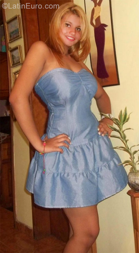 Date this hot Venezuela girl Kari from Valencia VE936