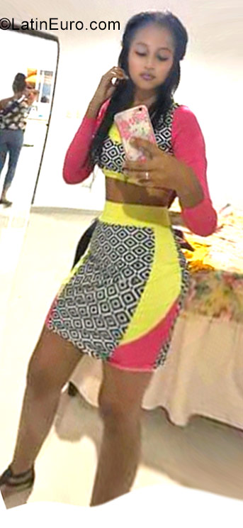 Date this lovely Dominican Republic girl Genesi from Santiago DO30377