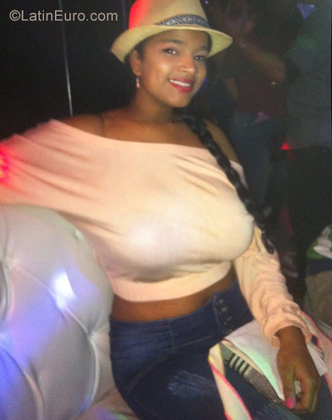 Date this voluptuous Colombia girl Michel from Cali CO22387