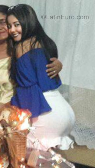 Date this happy Colombia girl Carmen from Valledupar CO22419