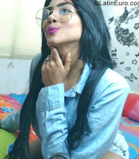 Date this funny Colombia girl Alison from Bucaramanga CO22436