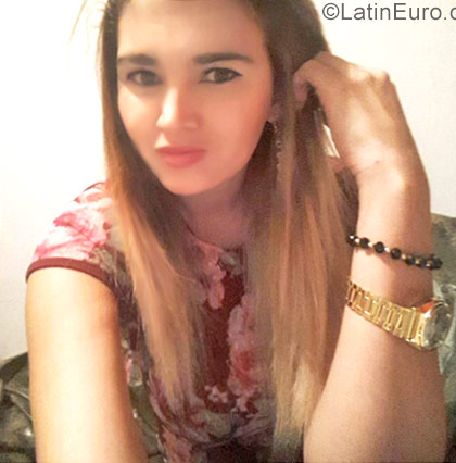 Date this attractive Colombia girl Anyi from Medellin CO22627