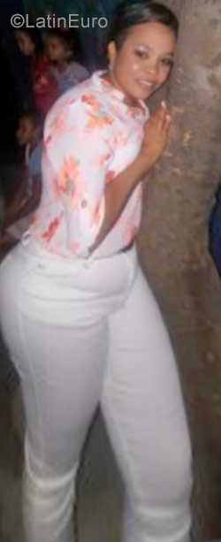 Date this charming Dominican Republic girl Demeris from Santiago DO30431