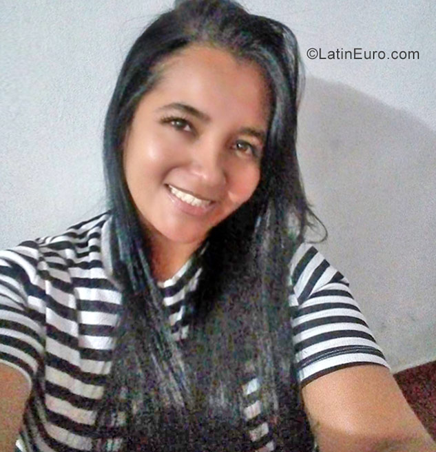 Date this beautiful Colombia girl Magui from Medellin CO22497