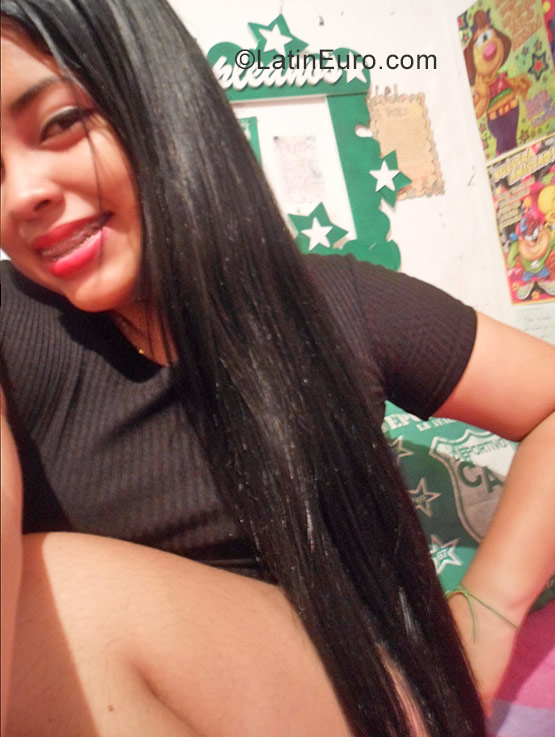 Date this tall Colombia girl Michelle from Cali CO22507