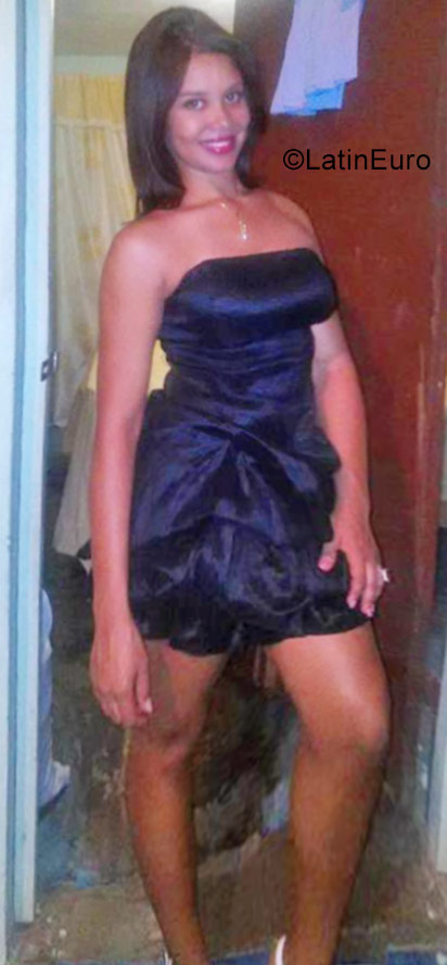 Date this passionate Dominican Republic girl Sorenly from Santo Domingo DO30524