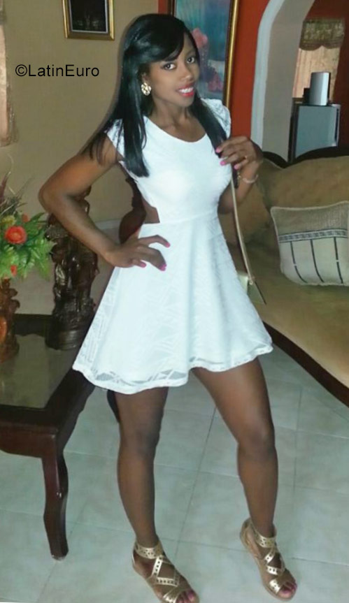 Date this attractive Dominican Republic girl Sherlyn from Santo Domingo DO30531