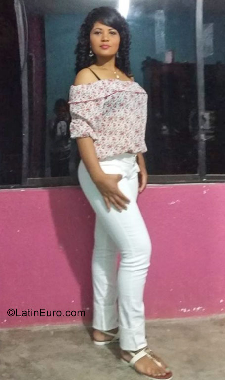 Date this tall Colombia girl Cindy from Bogota CO22583