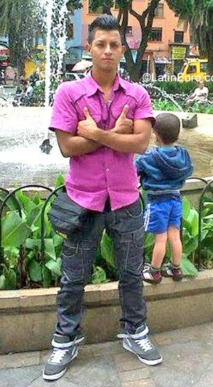 Date this tall Colombia man Juan from Medellin CO22638