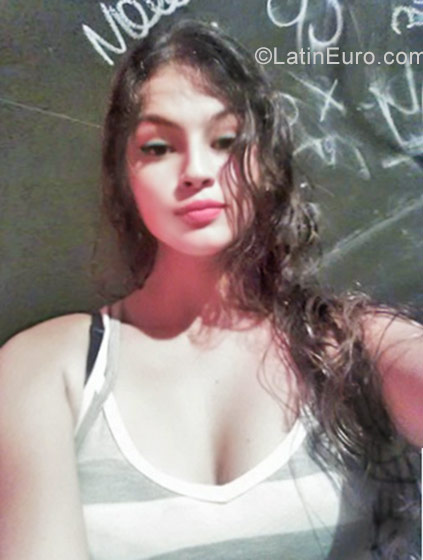 Date this young Colombia girl Carol from Tulua CO22659