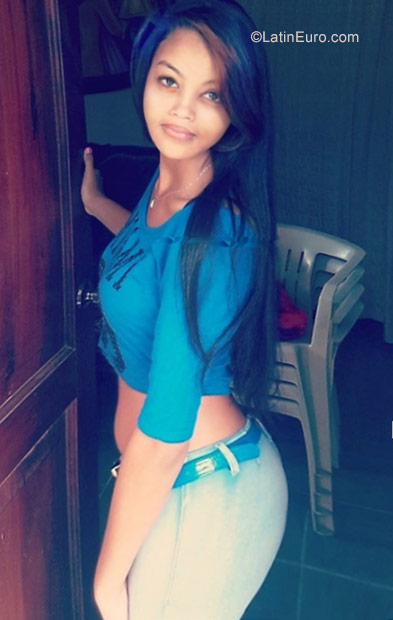 Date this fun Dominican Republic girl Lisa from Santiago DO30625