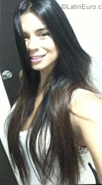 Date this cute Colombia girl Ana from Bucaramanga CO22693