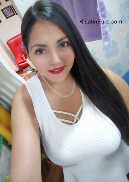 Date this exotic Colombia girl Lidia from Bogota CO22699