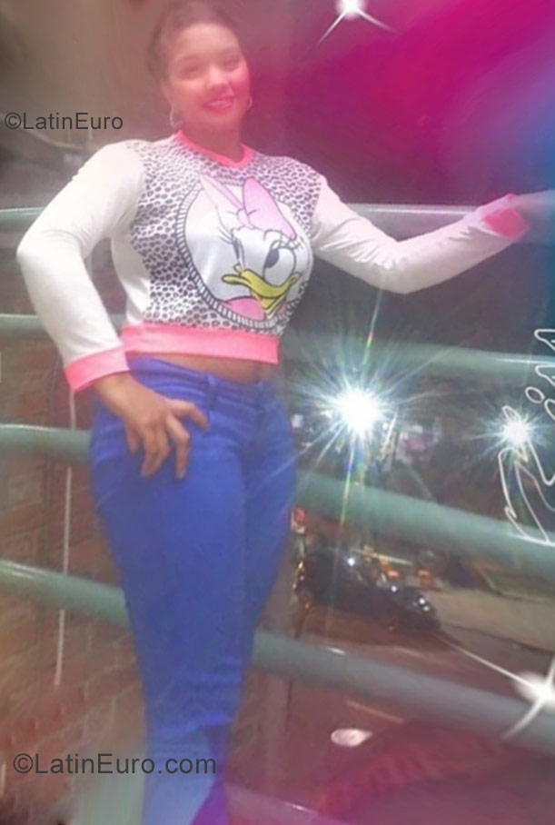 Date this young Colombia girl Victoria from Medellin CO22722