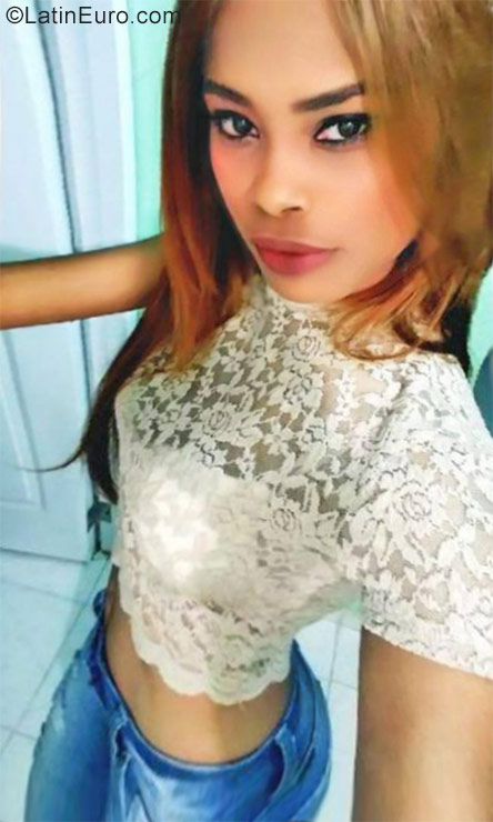 Date this gorgeous Dominican Republic girl Rosa from Santo Domingo DO30734