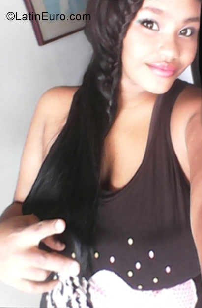 Date this athletic Colombia girl Maryi from Cali CO22755