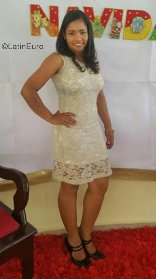 Date this voluptuous Dominican Republic girl Rosa from Bonao DO30803