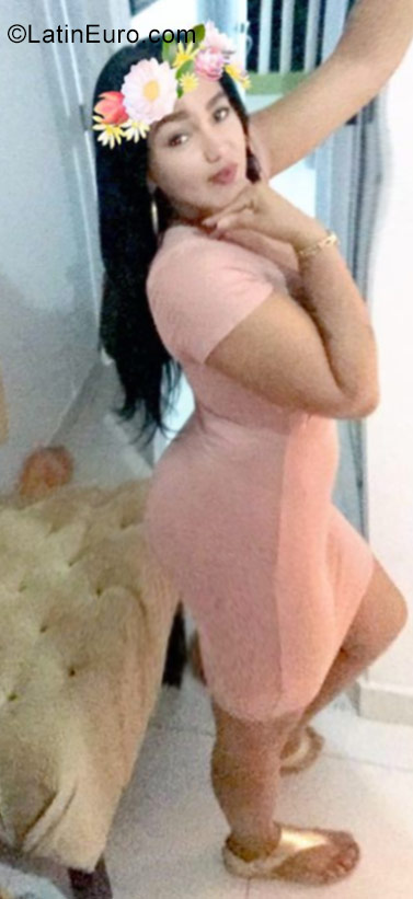 Date this foxy Dominican Republic girl Starlina from Santiago DO30851