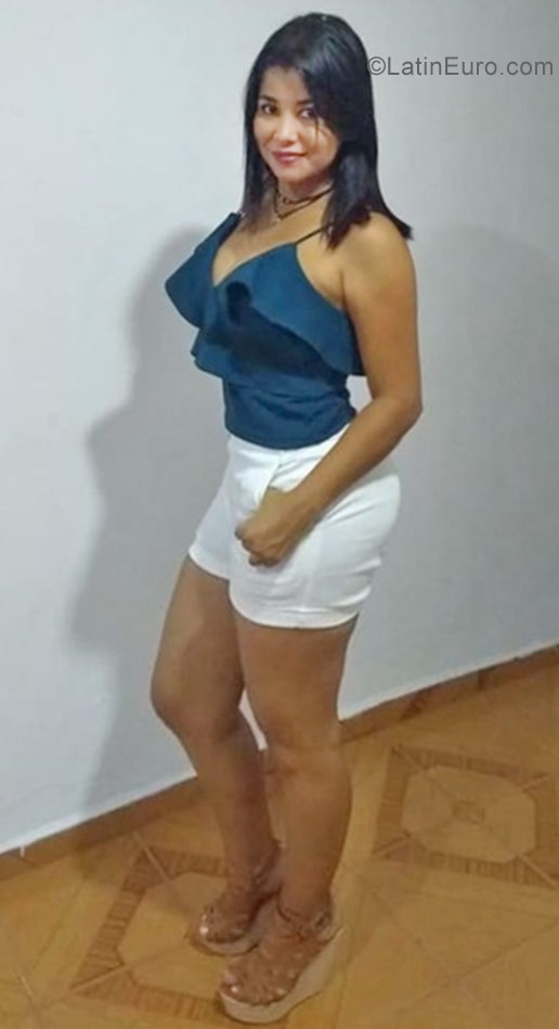 Date this voluptuous Colombia girl Maria from Barranquilla CO22855