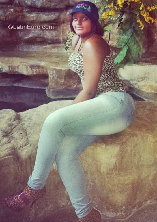 Date this young Dominican Republic girl Paola from Santo Domingo DO30890