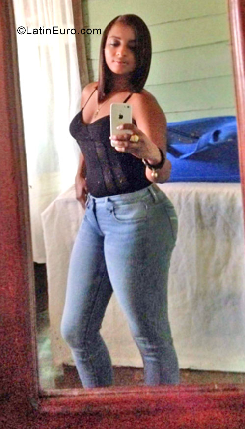 Date this funny Dominican Republic girl Fernanda from Santiago DO30896