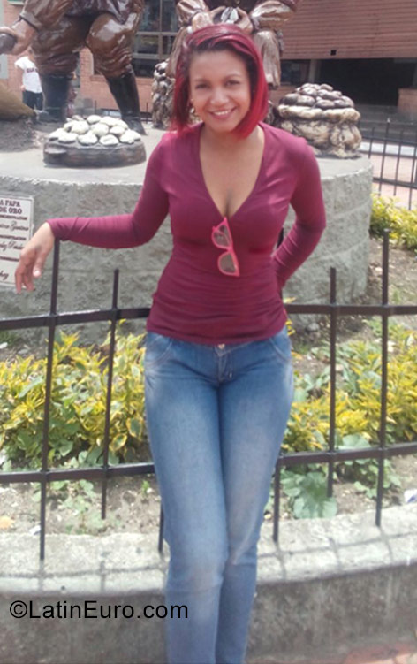 Date this stunning Colombia girl Maria from Bogota CO22963