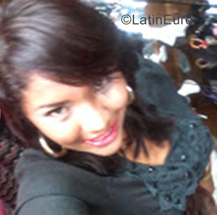 Date this good-looking Venezuela girl Karen from Caracas VE1220