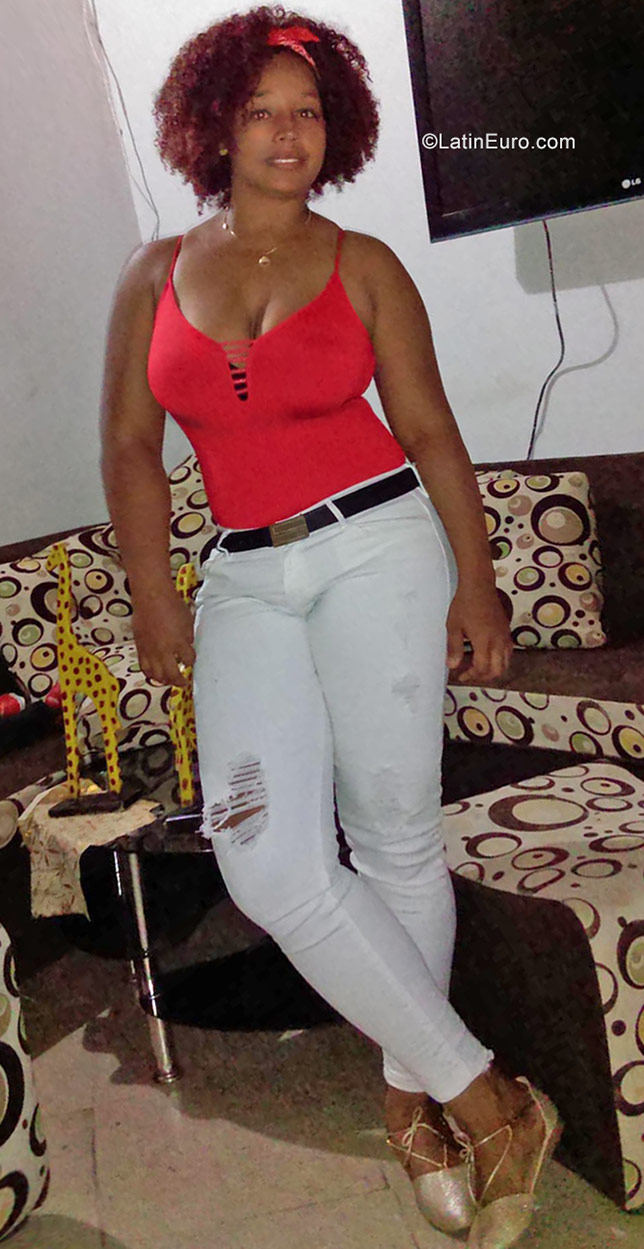 Date this young Colombia girl Anyi from Medellin CO22992