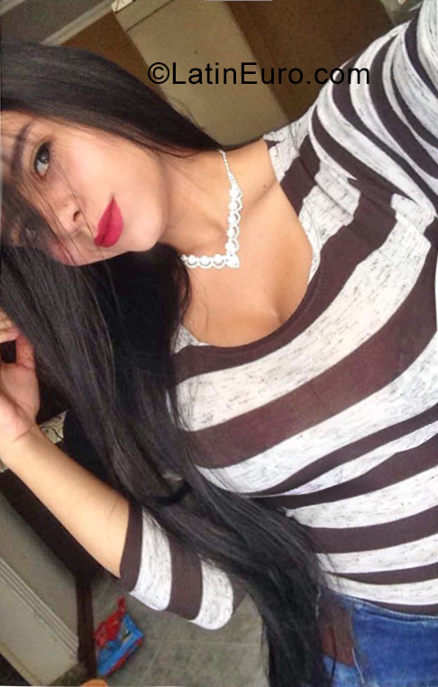 Date this hard body Colombia girl Lady from Bogota CO22999