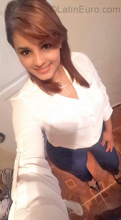 Date this nice looking Dominican Republic girl Jenni suarez from Santiago DO31055
