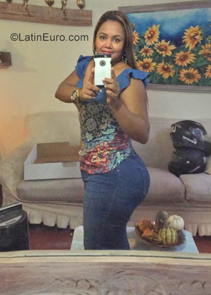 Date this pretty Colombia girl Maria from Cali CO23035